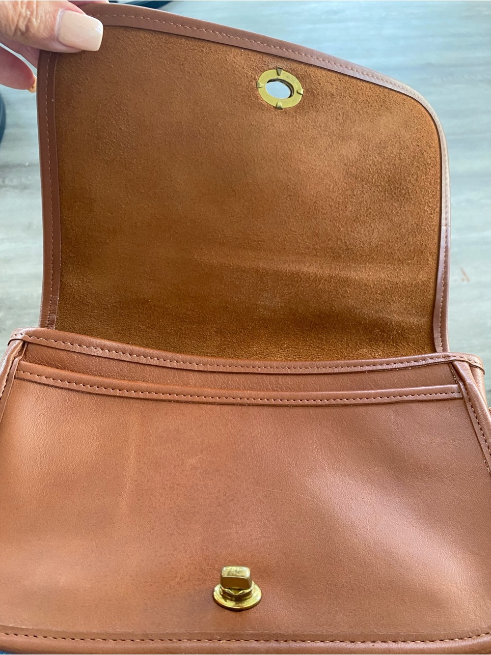 Coach 9755 vintage Brown Leather Crossbody with Gold Turn-Lock - Picture 16 of 16
